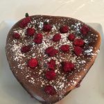 Gâteau fourré chocolat framboises