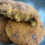 Cookies à la farine de souchet et pépites de chocolat